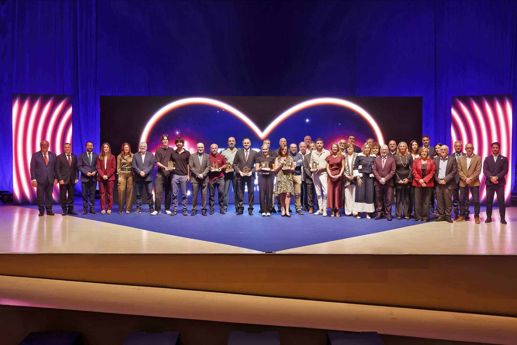 Foto de familia de los premiados en los XXIII Premios Radio Castellón