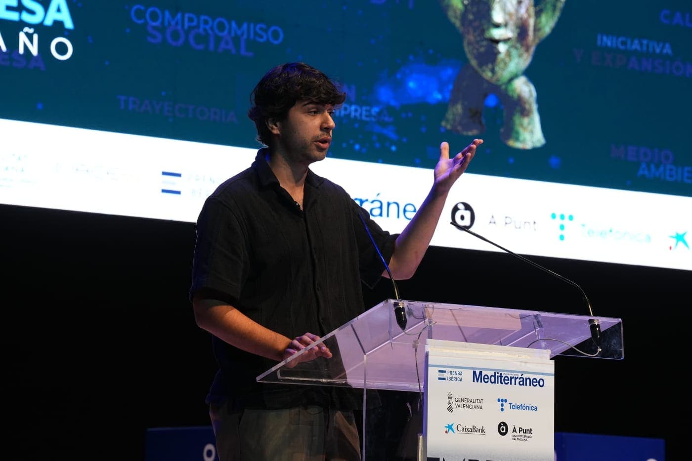 Ignasi Tormo, cofundador de VersedIA, durante su discurso en los Premios Empresa del Año 2025