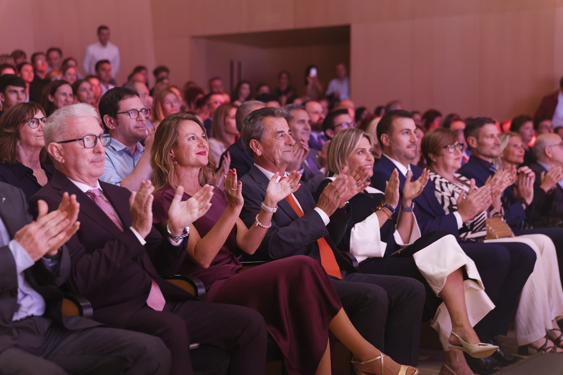 Público asistente a la gala de los XXIII Premios Radio Castellón en el Auditori de Castelló